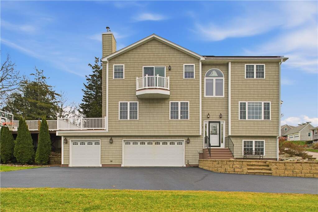 3 Car Garage!
