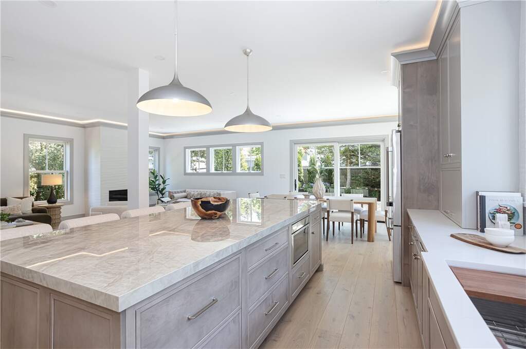 5 Bedroom Single Family Home/House's Image 11