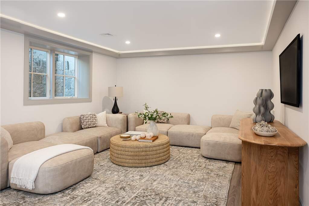 5 Bedroom Single Family Home/House's Image 42