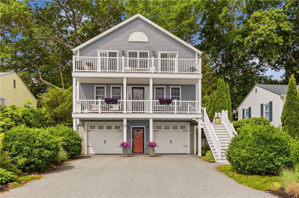 Welcome to 11 King Philip Avenue
