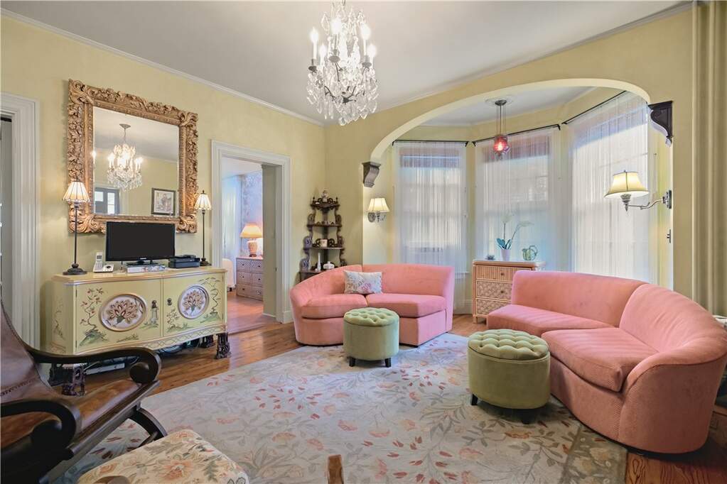 6 Bedroom Multi Unit's Image 3