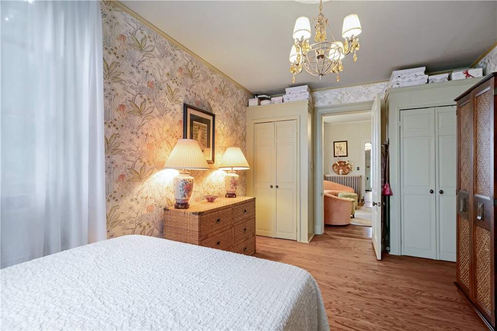 6 Bedroom Single Family Home/House's Image 14