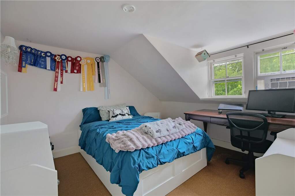 6 Bedroom Single Family Home/House's Image 25