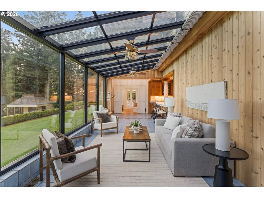 6 Bedroom Single Family Home/House's Image 17