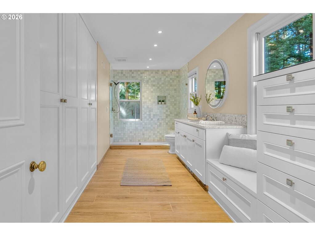 6 Bedroom Single Family Home/House's Image 22