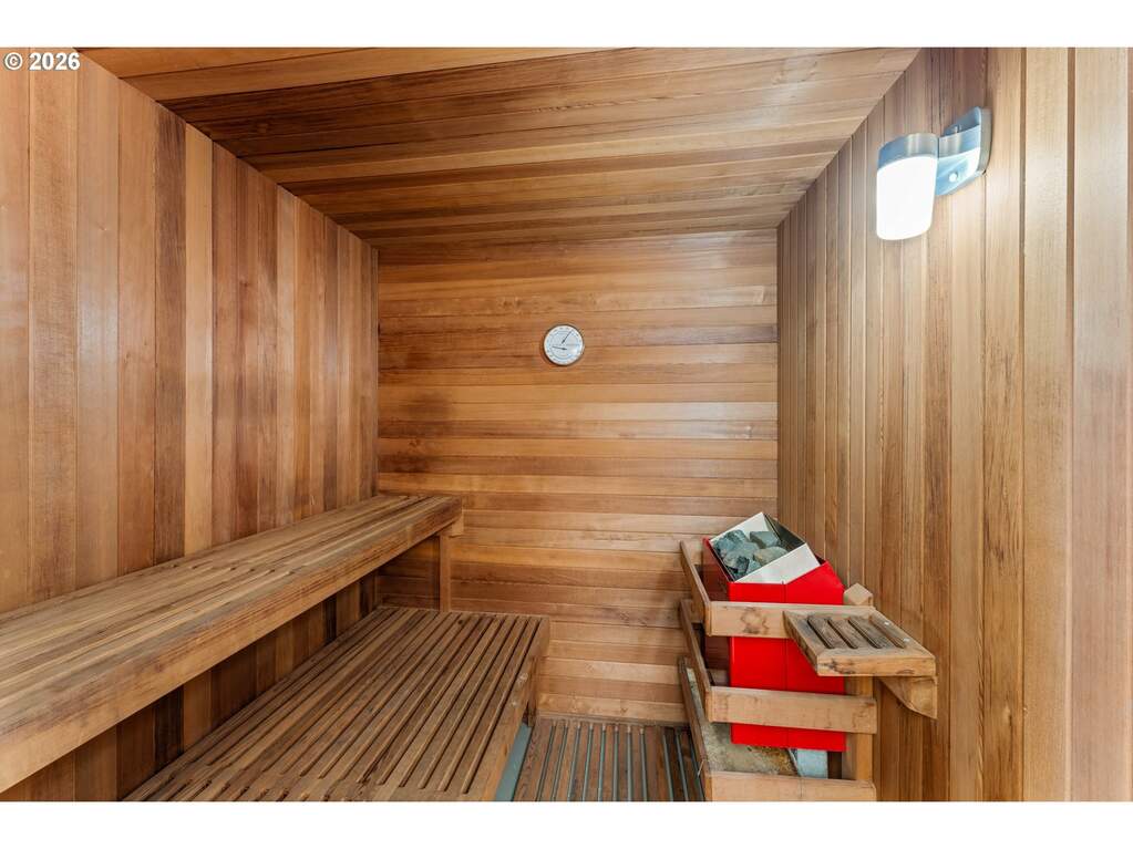 6 Bedroom Single Family Home/House's Image 31