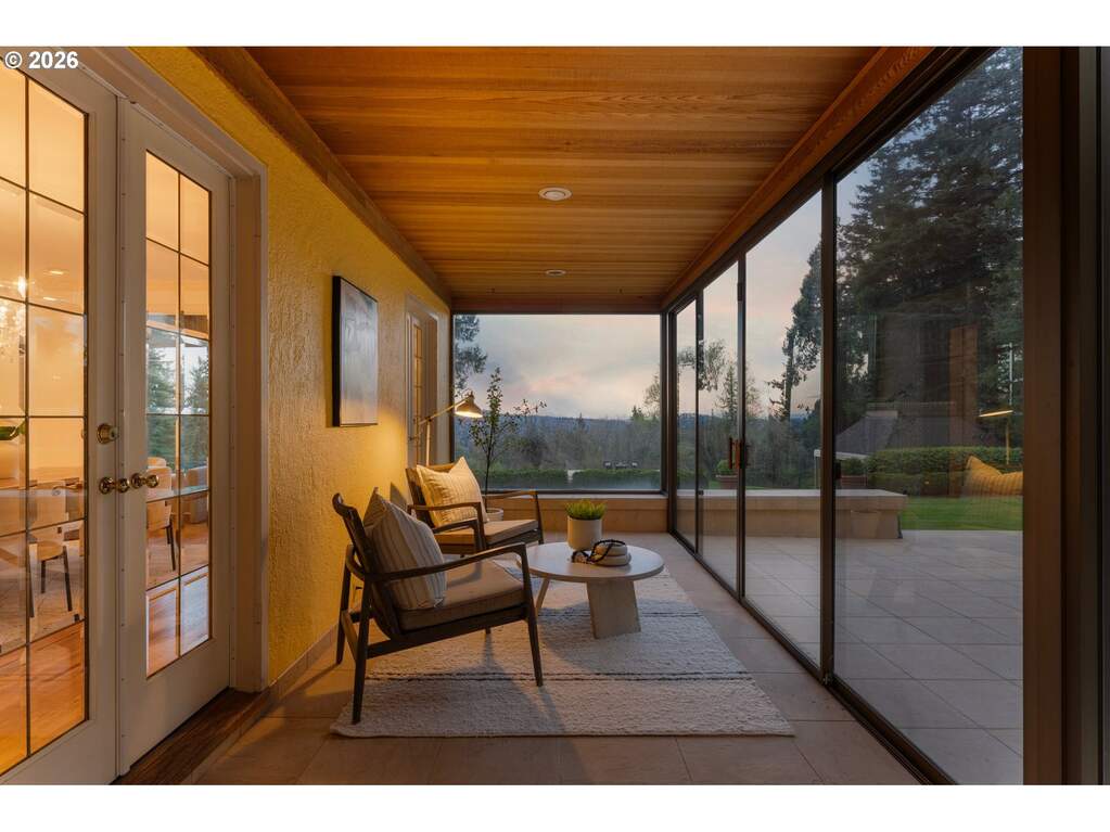 6 Bedroom Single Family Home/House's Image 32