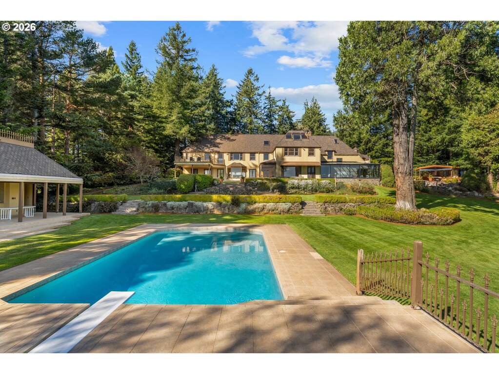 6 Bedroom Single Family Home/House's Image 37