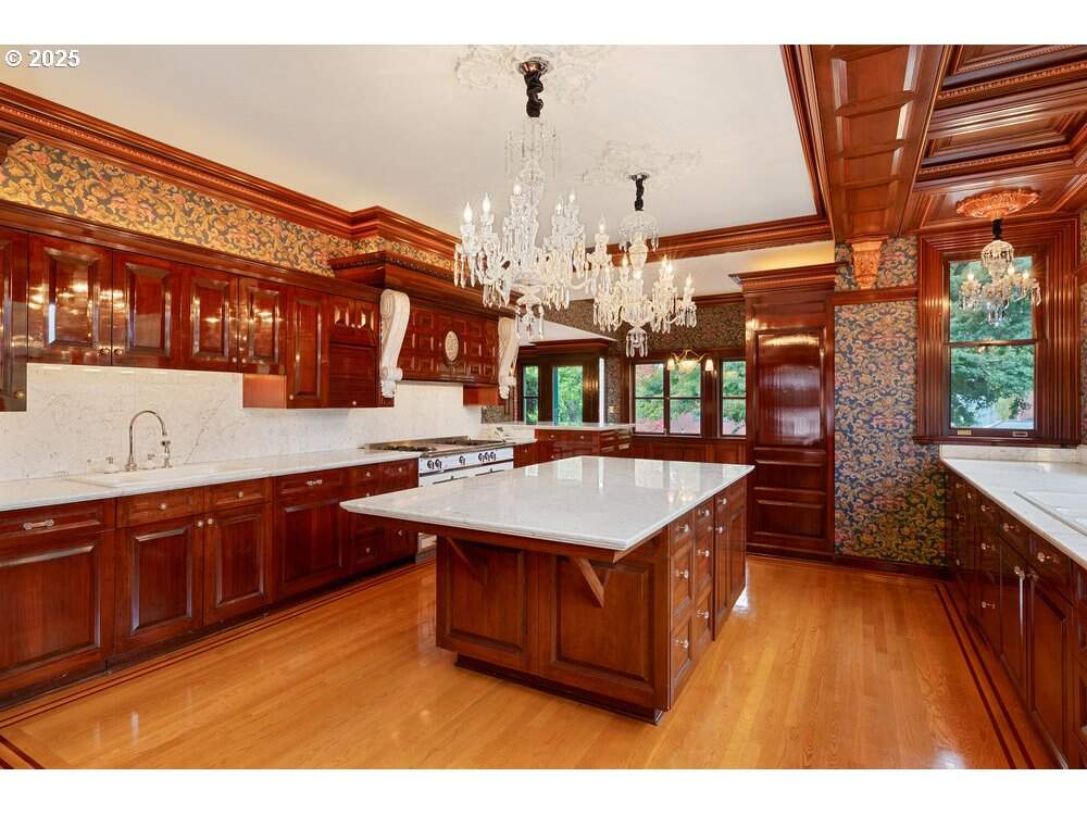 6 Bedroom Single Family Home/House's Image 29
