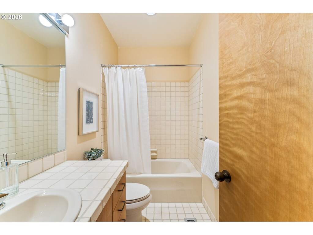 4 Bedroom Single Family Home/House's Image 28