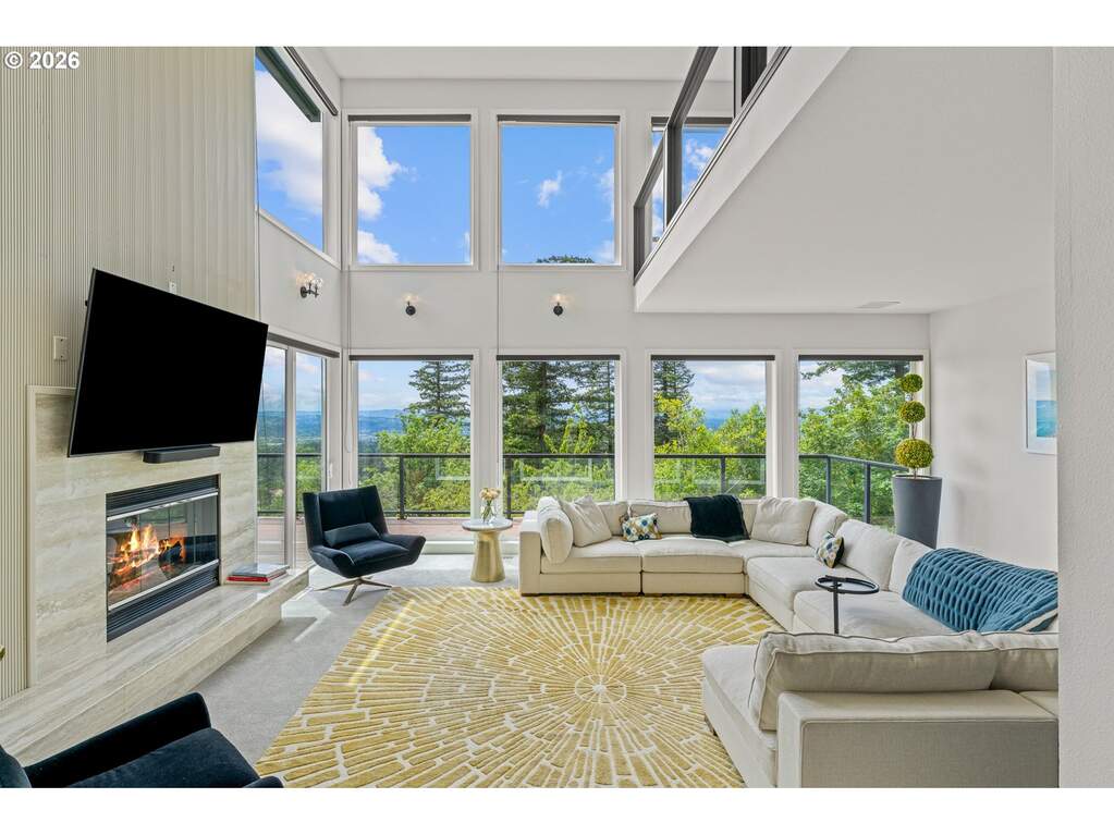 4 Bedroom Single Family Home/House's Image 3