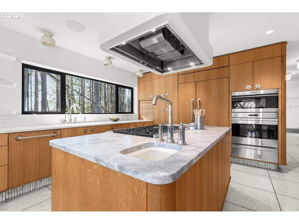 5 Bedroom Single Family Home/House's Image 11