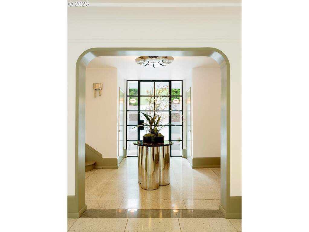 5 Bedroom Single Family Home/House's Image 3