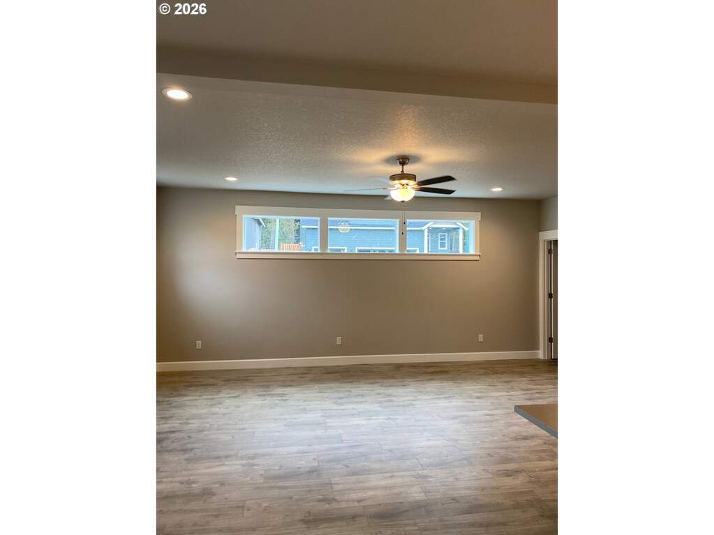 6 Bedroom Single Family Home/House's Image 11