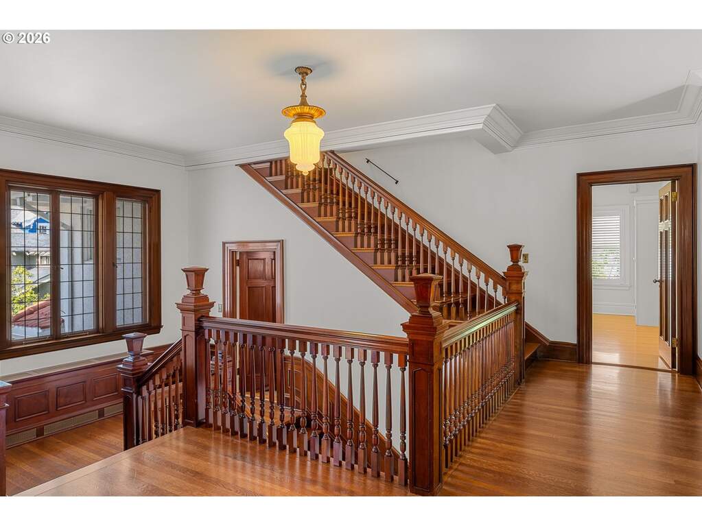 6 Bedroom Single Family Home/House's Image 21