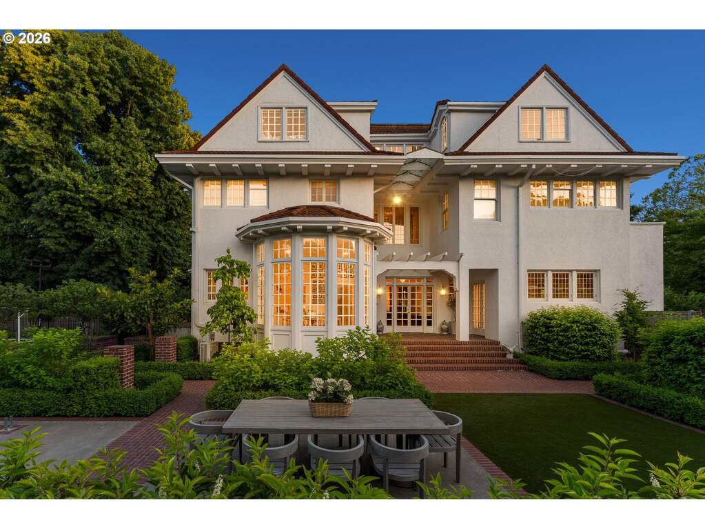 6 Bedroom Single Family Home/House's Image 40