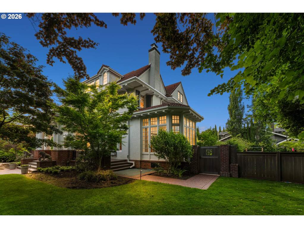 6 Bedroom Single Family Home/House's Image 41