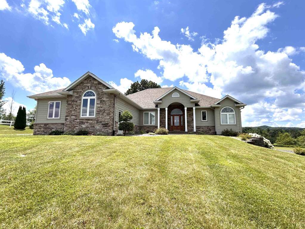 25621 Honeycut Avenue photo