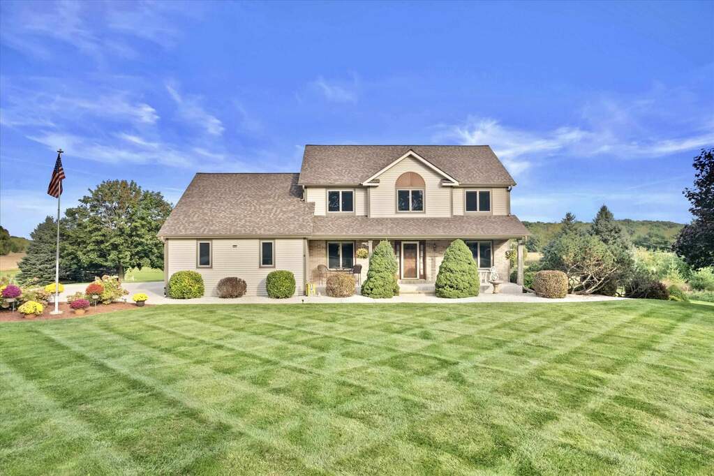 N5814 Hillside Drive photo