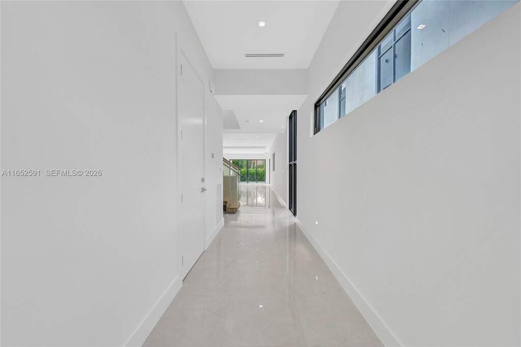 3 Bedroom Villa/Townhouse's Image 21