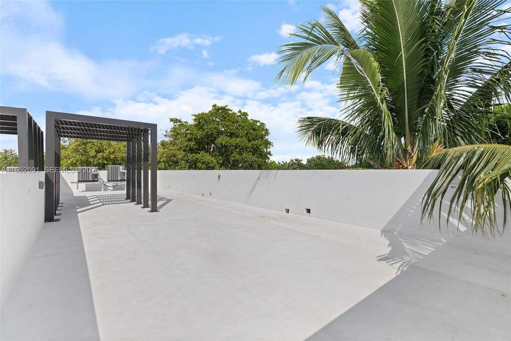 3 Bedroom Villa/Townhouse's Image 25
