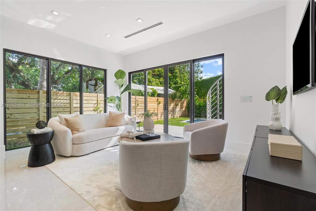 3 Bedroom Villa/Townhouse's Image 3