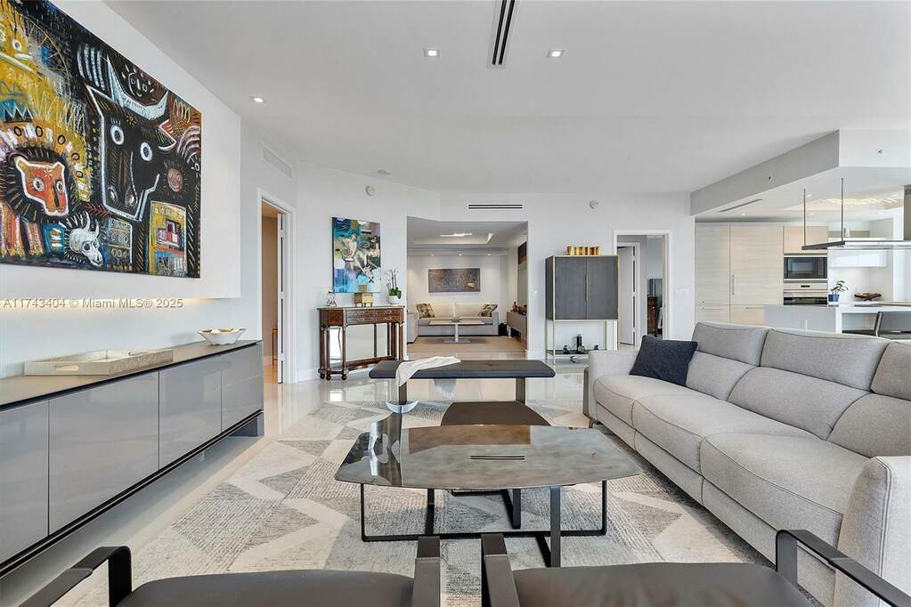 2 Bedroom Apartment/Flat's Image 10