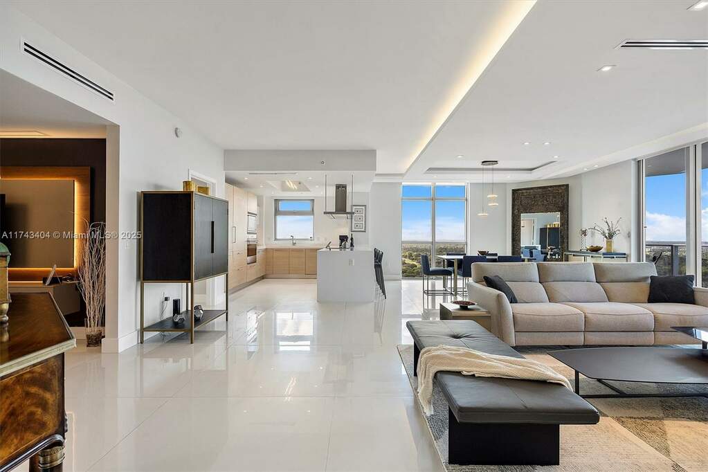 2 Bedroom Apartment/Flat's Image 32