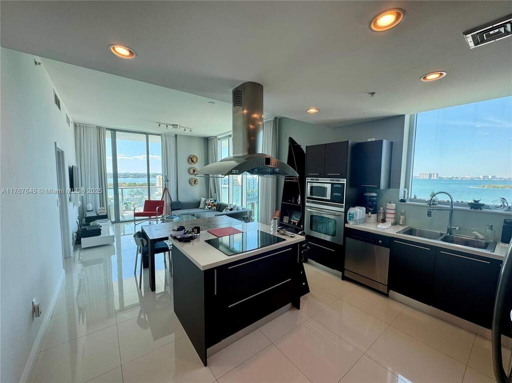 3 Bedroom Apartment/Flat's Image 3