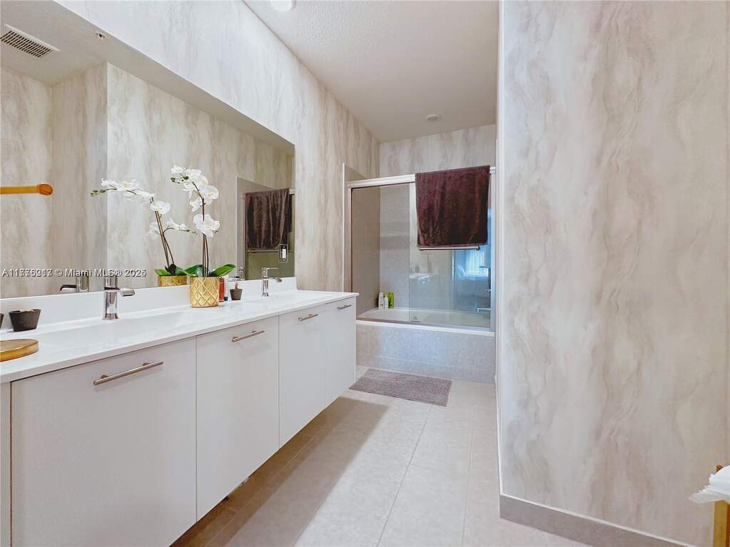 2 Bedroom Apartment/Flat's Image 11