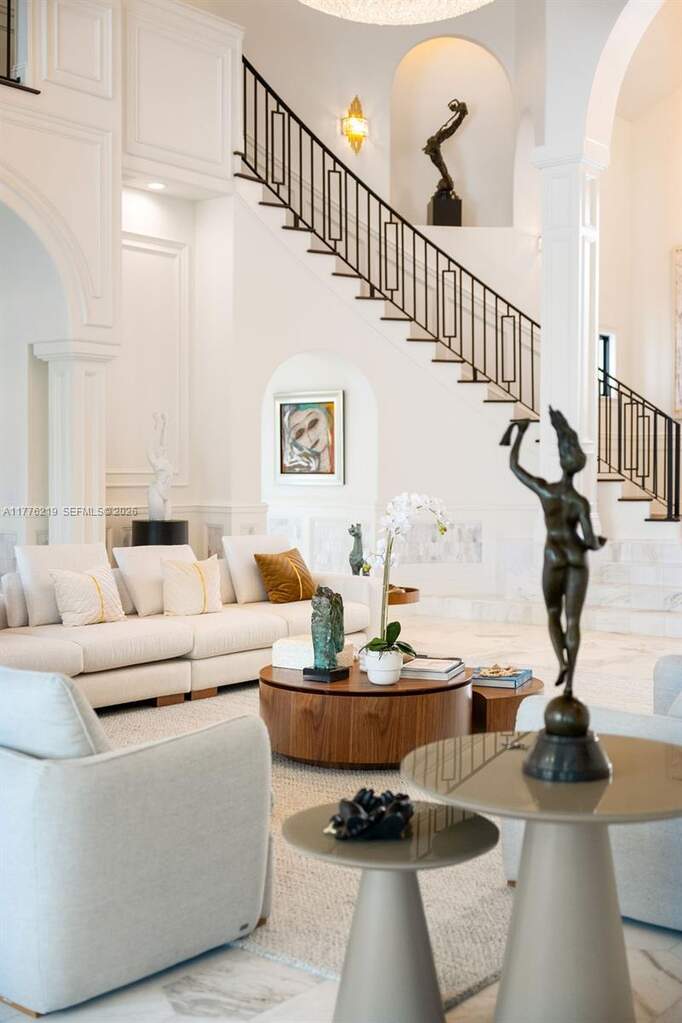 6 Bedroom Single Family Home/House's Image 13