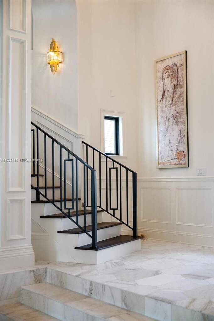 6 Bedroom Single Family Home/House's Image 16