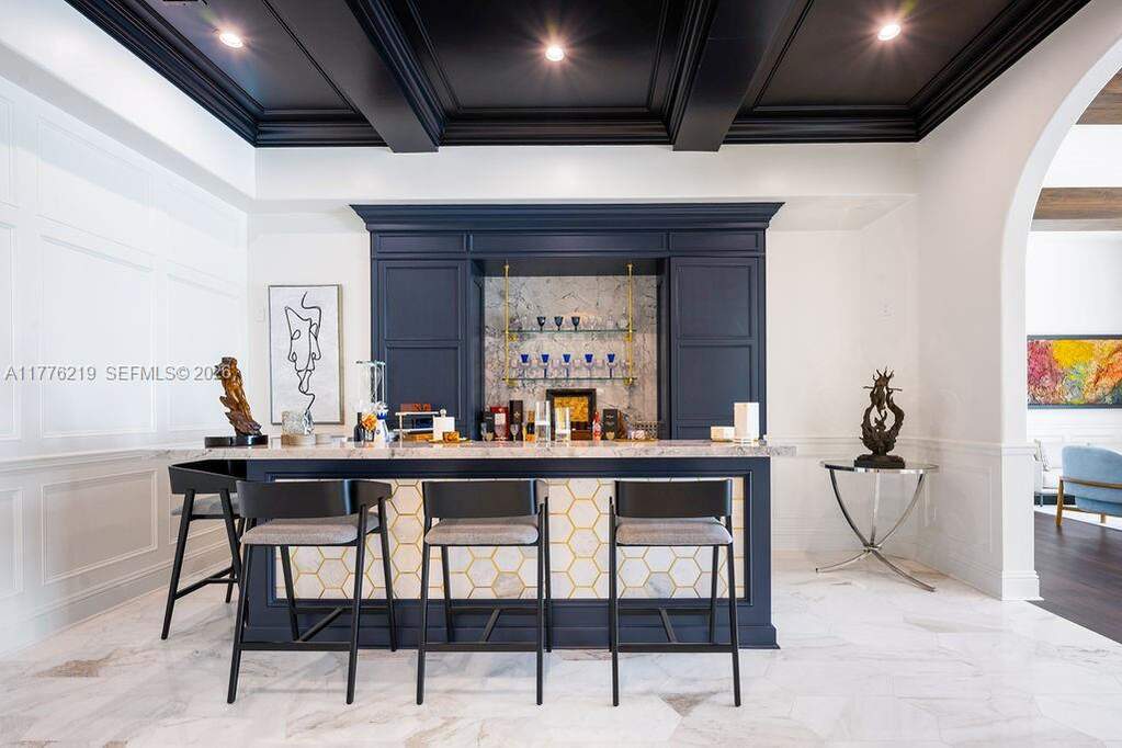 6 Bedroom Single Family Home/House's Image 18
