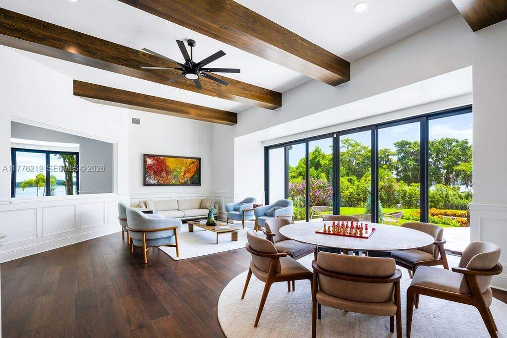 6 Bedroom Single Family Home/House's Image 19