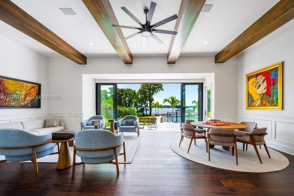 6 Bedroom Single Family Home/House's Image 20
