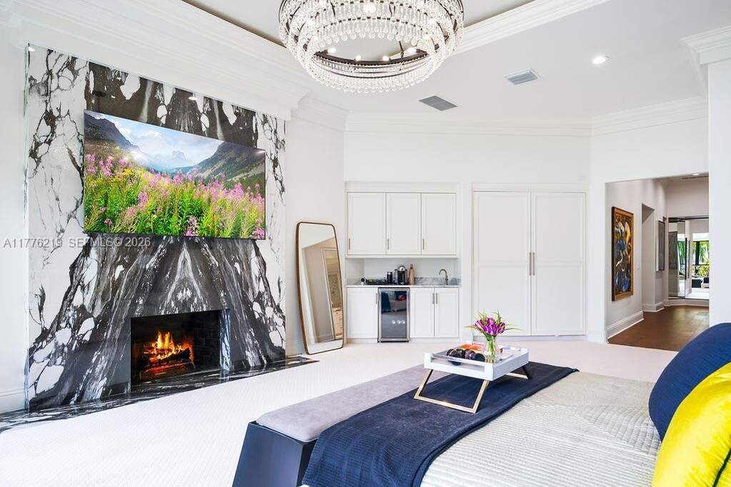 6 Bedroom Single Family Home/House's Image 25