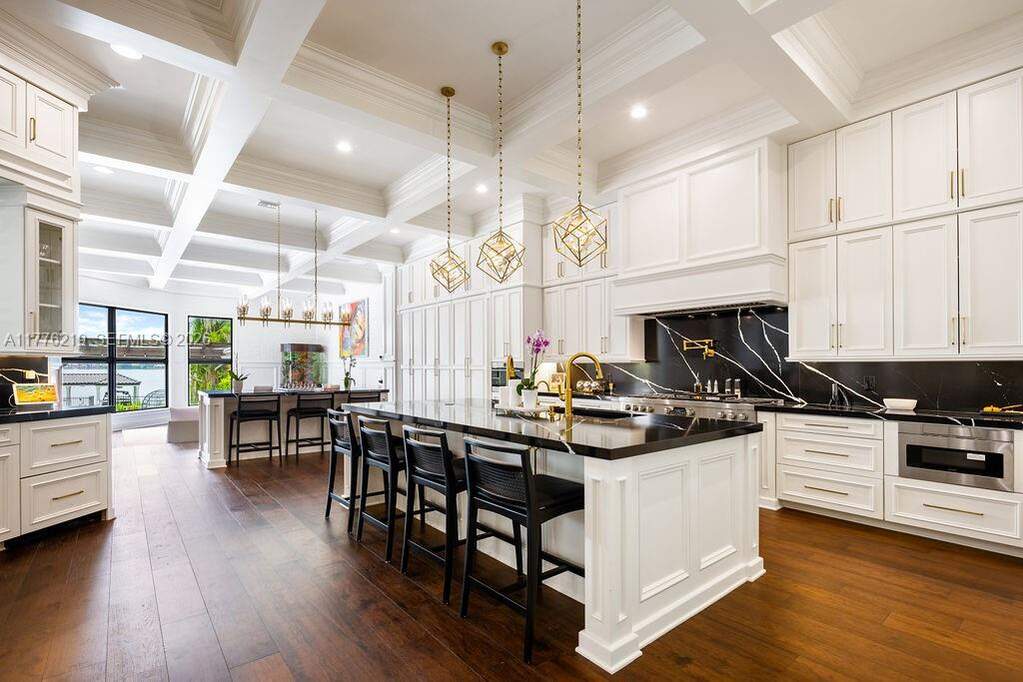6 Bedroom Single Family Home/House's Image 37