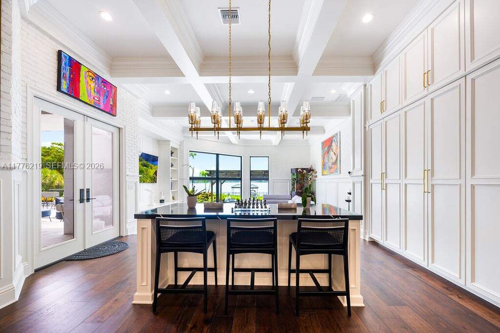 6 Bedroom Single Family Home/House's Image 40