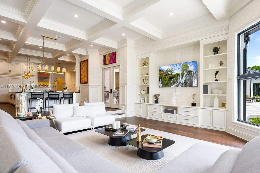 6 Bedroom Single Family Home/House's Image 42