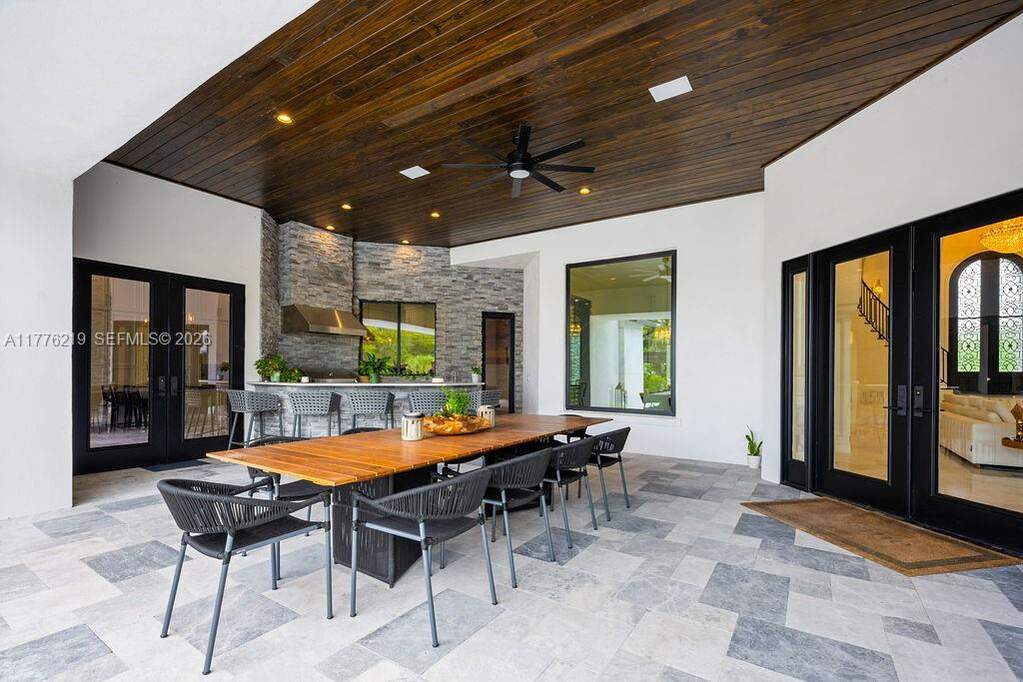 6 Bedroom Single Family Home/House's Image 55