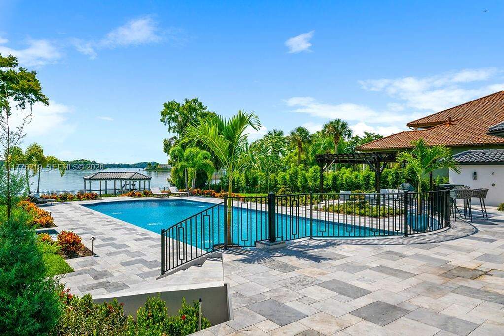 6 Bedroom Single Family Home/House's Image 58