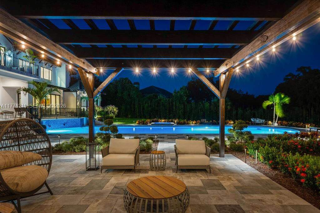 6 Bedroom Single Family Home/House's Image 86