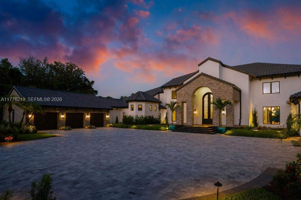 6 Bedroom Single Family Home/House's Image 92