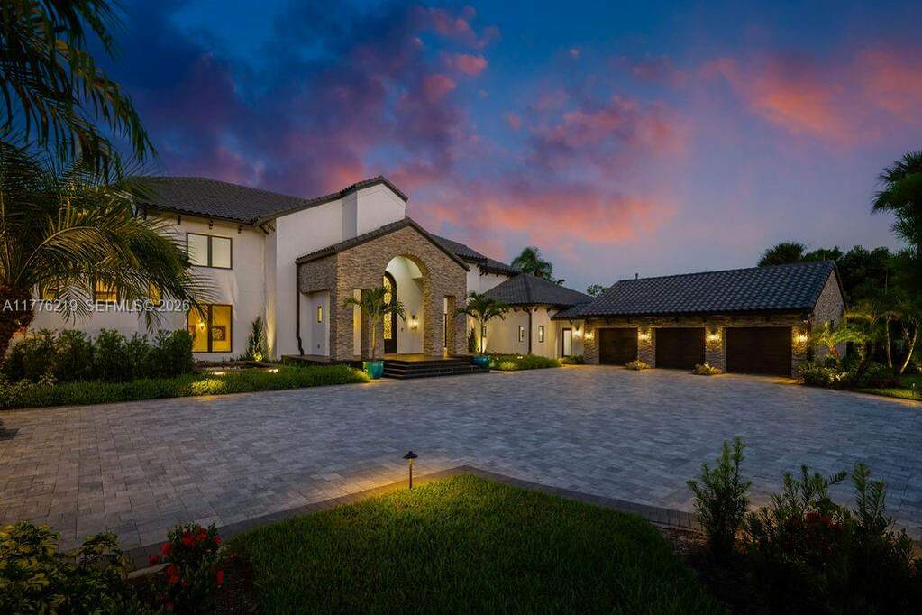 6 Bedroom Single Family Home/House's Image 93