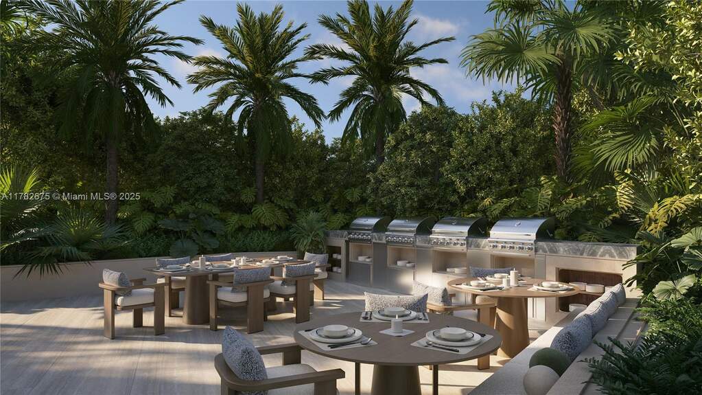 Outdoor Kitchen and Grills