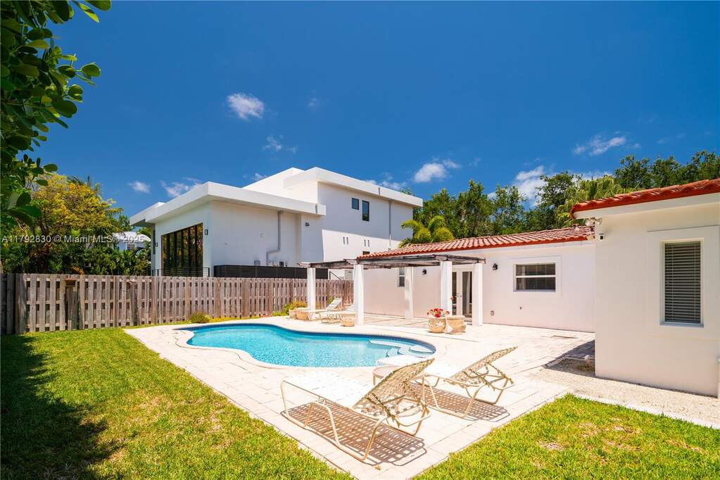 4 Bedroom Single Family Home/House's Image 15