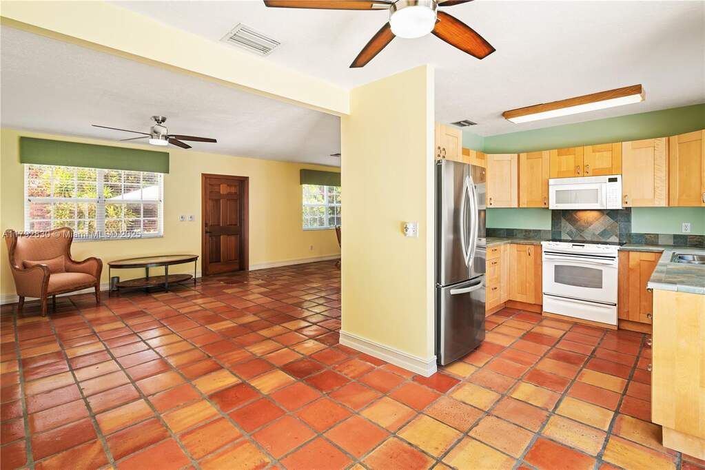 4 Bedroom Single Family Home/House's Image 3