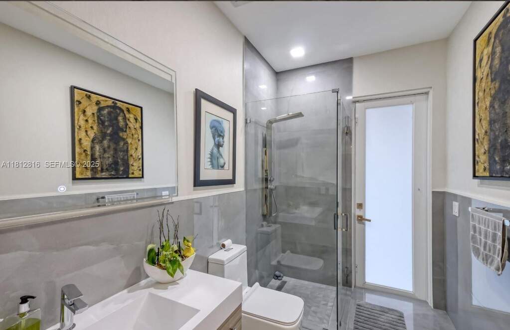 4 Bedroom Single Family Home/House's Image 28