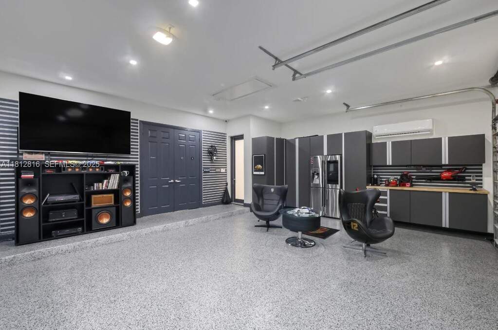 4 Bedroom Single Family Home/House's Image 34
