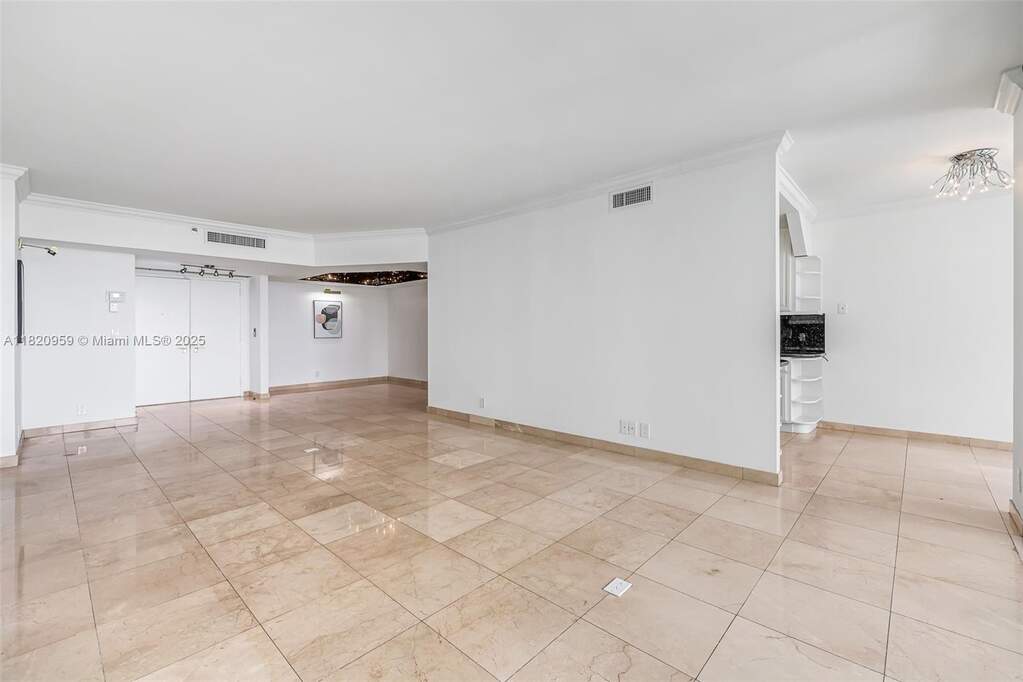 2 Bedroom Apartment/Flat's Image 9